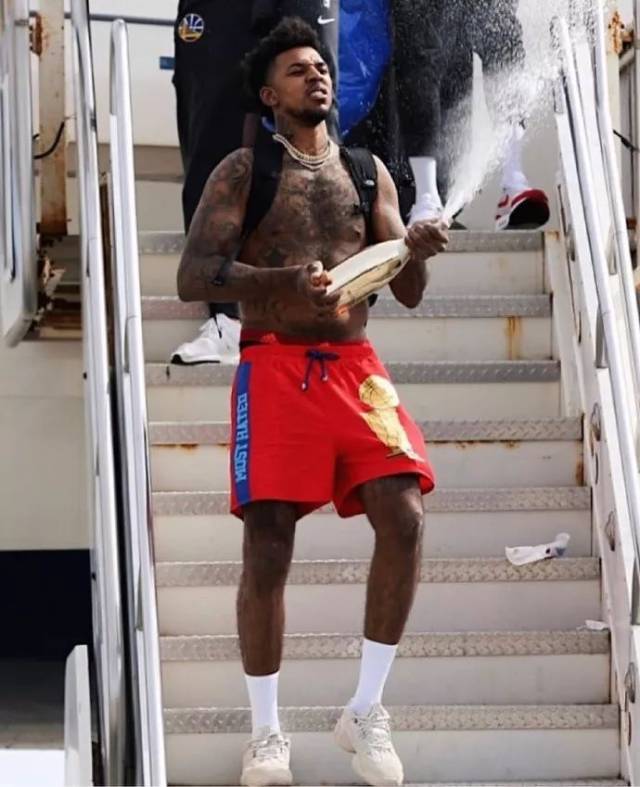 队报：罗马有意冬窗签恩博洛，已经与球员接触了解情况（队报：罗马计划冬窗引进恩博洛，已与球员沟通）