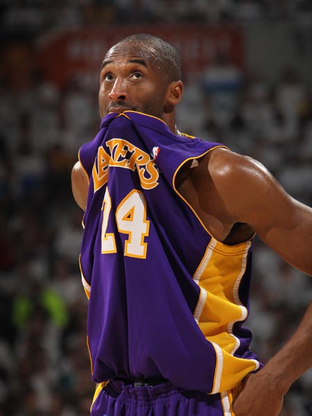 哈兰德数据：1次射门未能进球，贡献1次抢断3次解围（哈兰德表现：1射未中，完成1次抢断与3次解围）