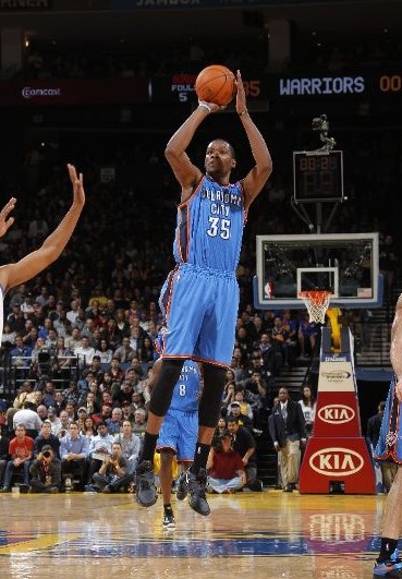 图片报：米兰对金玟哉感兴趣，在今夏就曾观察过他（图片报：米兰有意金玟哉，今夏已派人考察）