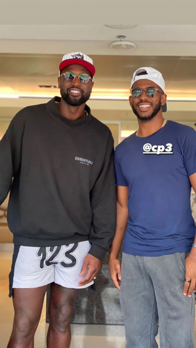 西甲裁判罚下昔日名哨，后者曾执法当年的米兰利物浦欧冠决赛（昔日名哨遭西甲裁判罚离场，曾主哨米兰对利物浦欧冠决赛）