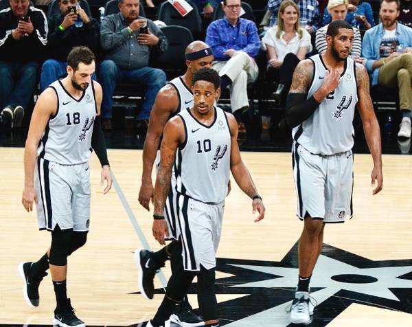 日媒：日本国门铃木彩艳预计13日在日本接受手指骨折手术（日媒：日本队门将铃木彩艳预计13日在本土接受手指骨折手术）