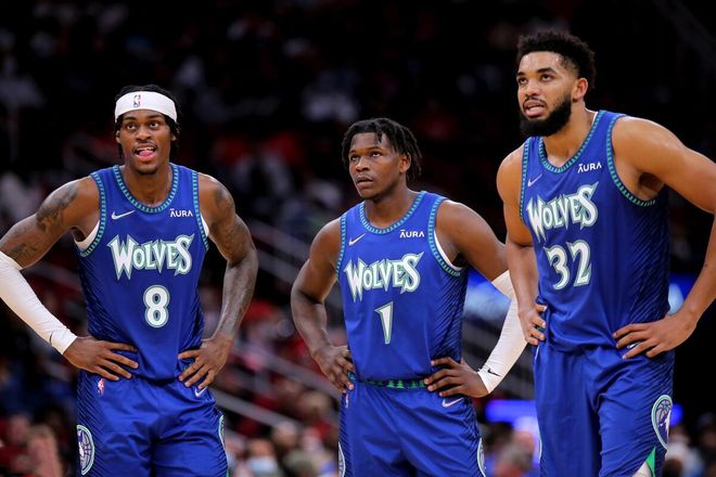 国王杯十六强抽签悬念重重！巴萨皇马将与草根球队上演圣诞大战（国王杯16强抽签悬念丛生：巴萨皇马圣诞迎战草根球队）