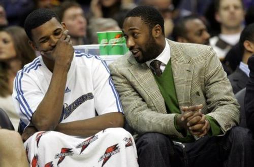 贝克汉姆首夺MLS冠军 14岁小七抹胸抢镜 大布缺席惹争议（贝克汉姆首捧MLS桂冠 小七造型引关注 大布缺席成热议）