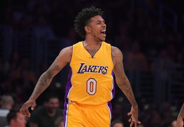 围绕着莱万与凯恩的转会传闻大家觉得拜仁会同意吗？（莱万与凯恩转会传闻四起，拜仁会同意放行吗？）