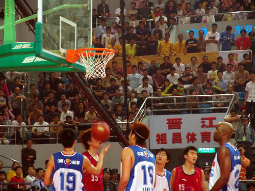 欧洲豪门发布财报，亏损数额引外界担忧（欧洲豪门披露财报，亏损规模引发担忧）