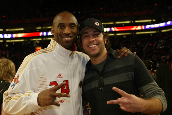 篮球湖人球员社媒晒训练照，状态积极（湖人球员社媒晒出训练照，状态积极向上）